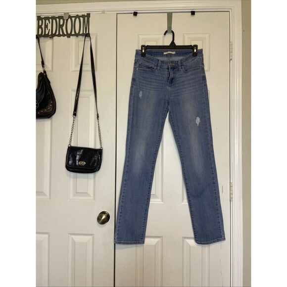 Levi's Denim - Women's Size 28x32 Levi’s 712 Slim Straight Jeans Light Wash Mid Rise Distressed